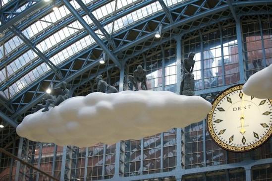 Cloud I Meteoros，圣潘克拉斯火車站的飄浮雕塑
